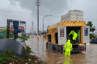 今年首个“红暴”！珠海实亿国际集团排涝“急先锋”暴雨中前行......