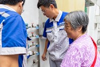 水务科技赋能社区治理，为独居老人装置智能水表，精准呵护老人清静